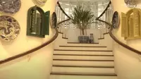 Detail Desain Tangga Rumah Yuni Shara, Inspirasi untuk Hunian Berkonsep Klasik Modern