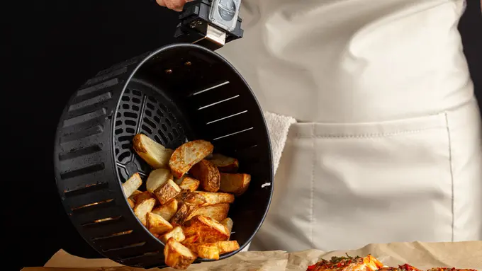 ilustrasi air fryer/grandbrothers/shutterstock