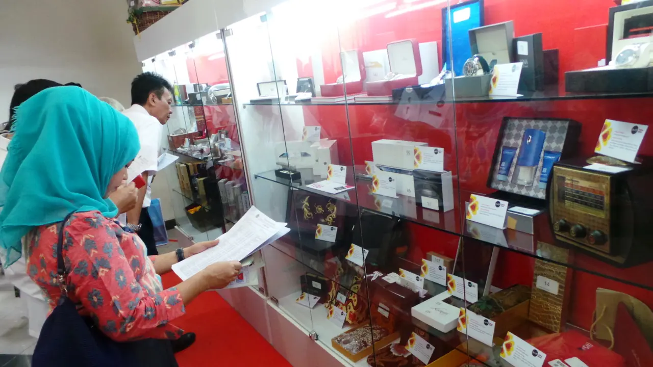 Jam Tangan Rp 150 Juta Hingga Peralatan Masak Dilelang di Festiva