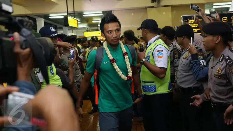 20161218-Dengan Kepala Tegak, Timnas Indonesia Tiba Kembali di Tanah Air-Jakarta