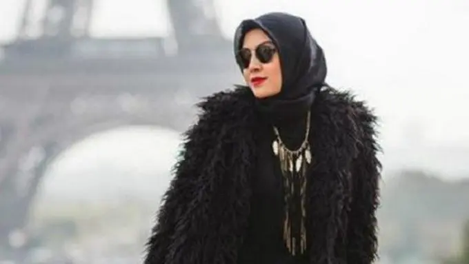 [Bintang] Tampilan Quirky Chic Ratna Galih Saat OOTD Ini Super Cool