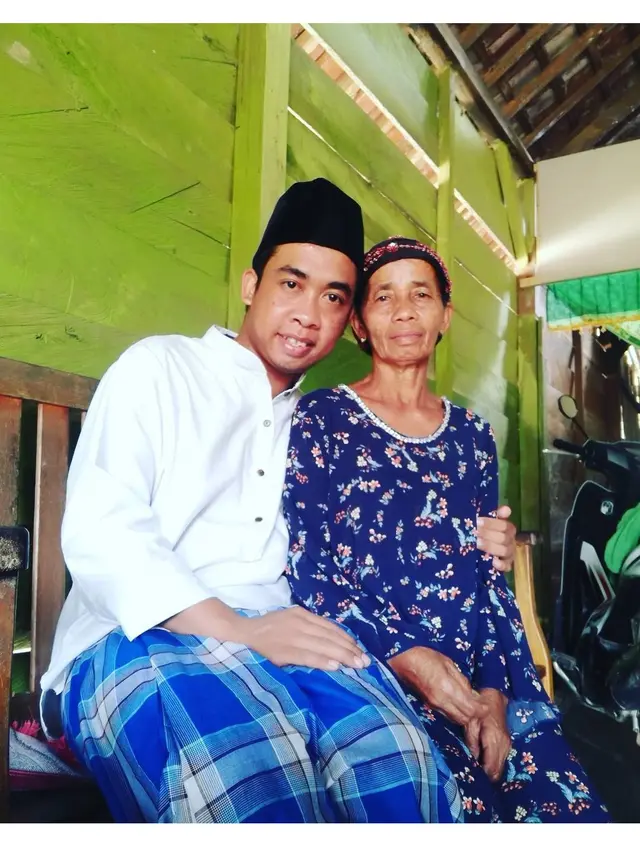 Belikan Emak Ratu Mobil Baru, Ini 6 Kebersamaan Mimi Peri dan Ibunya
