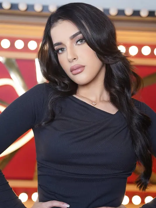 Tasya Farasya tampil dengan overline lips bernuansa latte yang memang identik dengan Kardashian look [@tasyafarasya]