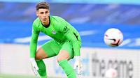 Kepa Arrizabalaga. Kiper 26 tahun ini didatangkan Chelsea dari Athletic Bilbao pada musim 2018/2019 dengan nilai transfer sebesar 80 juta euro. Dua musim menjadi kiper utama, musim lalu dirinya hanya tampil 14 laga, tergeser oleh kehadiran Edouard Mendy. (Foto: AFP/Pool/Michael Regan)