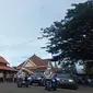 Pelepasan Bantuan Sembako Bagi Warga Terdampak Covid-19 Di Polres Serang Kota. (Rabu, 23/03/2021). (Liputan6.com/Yandhi Deslatama).