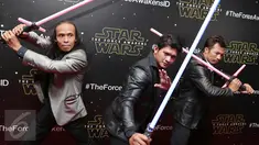 Iko Uwais, Yayan Ruhian dan Cecep Arif Rahman jelang premier film Star Wars The Force Awakens di XXI Senayan City, Jakarta, Selasa (15/12/2015). Tiga aktor Indonesia tersebut ikut memerankan  film seri Star Wars yang ke-7. (Liputan6.com/Angga Yuniar)