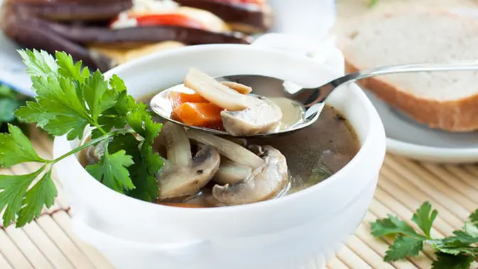 Sup Jamur Kancing Campur Ayam Lifestyle Fimela Com