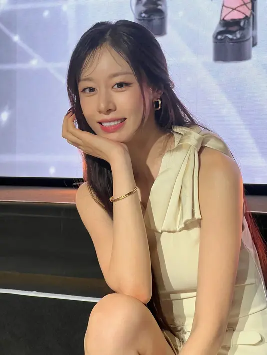 <p>Acara tersebut menandai penampilan publik pertama sang idola sejak pengumuman perceraiannya. Di akhir acara, dia dikabarkan sempat menangis. (Foto: Instagram/ jiyeon2__)</p>