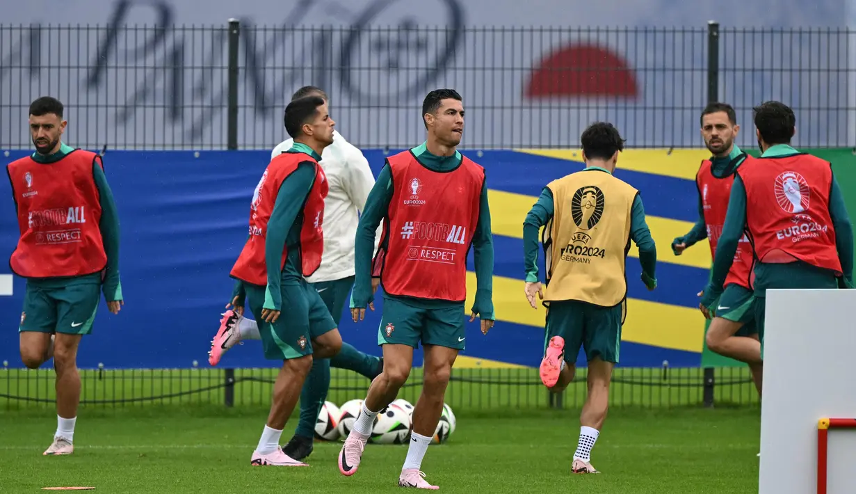 Portugal juga mencetak lima gol dan kebobolan tiga. (PATRICIA DE MELO MOREIRA/AFP)