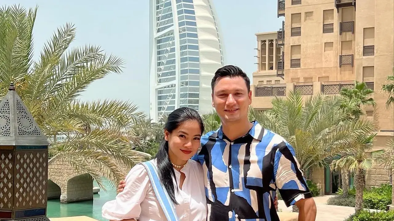 Titi Kamal dan Christian Sugiono