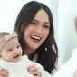 Masuki Usia 5 Bulan, Ini 6 Momen Shandy Aulia Ajari Baby Claire Merangkak (sumber: Instagram.com/shandyaulia)