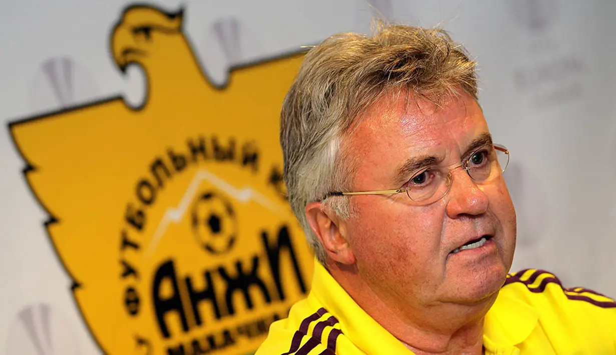 Tidak sampai satu tahun di Turki, Guus Hiddink kembali pindah untuk menukangi klub Rusia, Anzhi. (AFP/Bas Czerwinski)