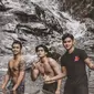 Momen Liburan Ajun Perwira, Aditya Suryo, dan Maghara. (Sumber: Instagram.com/aditsur88)
