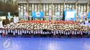 Ribuan peserta membentuk warna merah putih sebagai simbol bendera Indonesia saat selection camp Junior NBA di Cilandak Sport Center, Jakarta (20/08). Formasi tersebut dilakukan untuk memperingati HUT Kemerdekaan RI ke 71. (Liputan6.com/Fery Pradolo)
