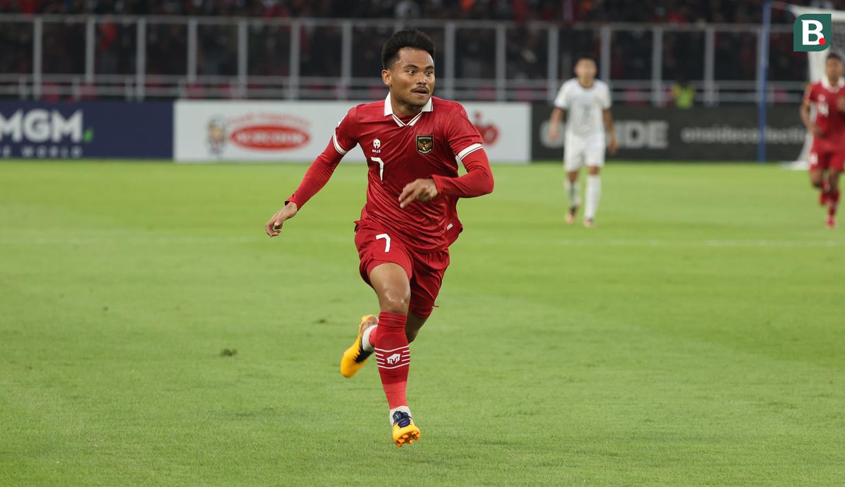 Meski usia Saddil Ramdani baru 23 tahun, ia tercatat memiliki 15 caps bersama Timnas Indonesia senior. Namun dia lebih banyak tampil di ujicoba internasional. Selain itu dia sempat membela Timnas Indonesia di kualifikasi Piala Dunia dan Piala Asia. (Bola.com/Abdul Azis)
