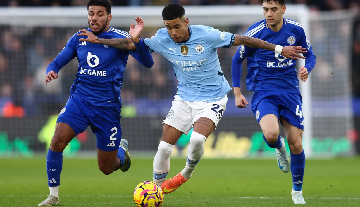 Dalam laga ini, Leicester unggul penguasaan bola hingga 54 persen. Mereka juga mencatat 12 kali tembakan dengan empat di antaranya yang tepat sasaran. Sementara, City yang kalah dalam penguasaan bola, melakukan percobaan tembakan ke gawang sebanyak 14 kali, dengan lima yang di antaranya tepat sasaran. (AFP/Darren Staples)