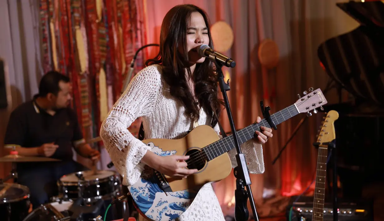 "Ya, aku ingin berbagi sama Shermunch tentang perjalanan karir aku sejauh ini seperti apa. Aku membuat beberapa statement tentang karir aku saat ini, progresnya seperti apa," ujar pelantun 'Kutunggu Kau Putus'. (Galih W. Satria/Bintang.com)