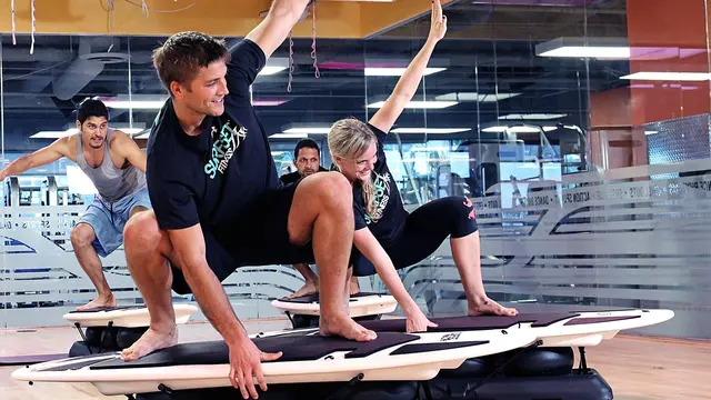 Surfing dalam ruangan di SURFSET