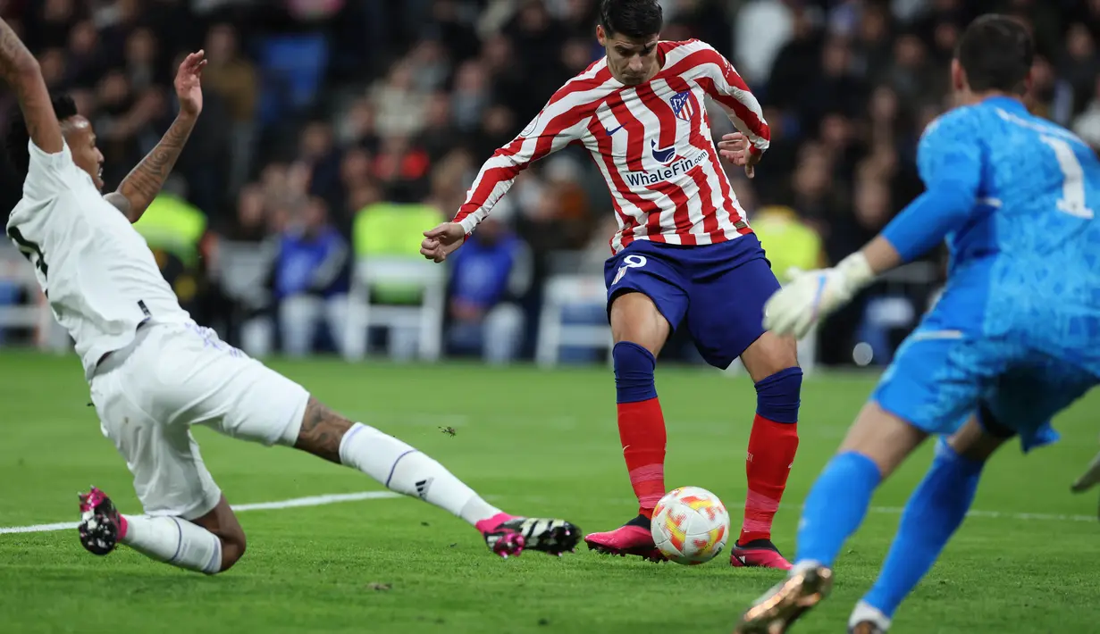 Real Madrid lebih dulu tertinggal di babak pertama lewat gol Alvaro Morata pada menit ke-19. (AFP/Pierre-Philippe Marcou)