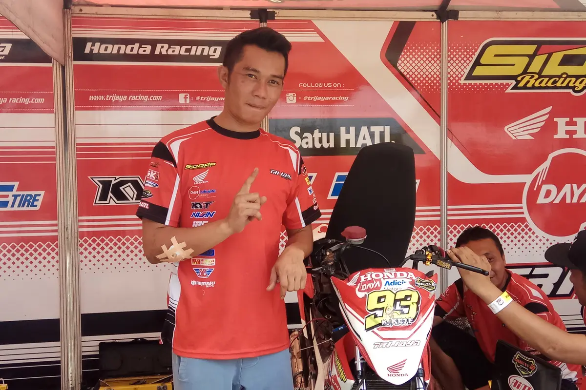 Pebalap  Sidrap Honda Daya KYT Nissin IRC Trijaya, Fitriansyah Kete, dalam QTT Honda Dream Cup 2017 Surabaya