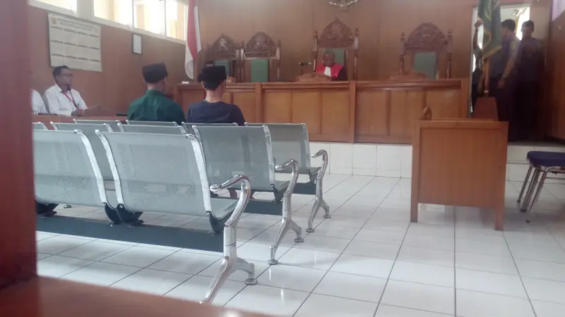 Du terdakwa anggota banser pembakar bendera HTI menunggu putusan vonis pengadialan Garut