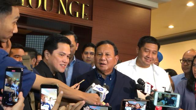 Erick Thohir mengadakan acara Relawan Erick Thohir alumni Amerika Serikat for 02 (ETAS) di Plaza Senayan, Jakarta, Senin (22/1/2024). Acara ini dihadiri oleh Calon Presiden Nomor Urut 2 Prabowo Subianto. (Tira/Liputan6.com)