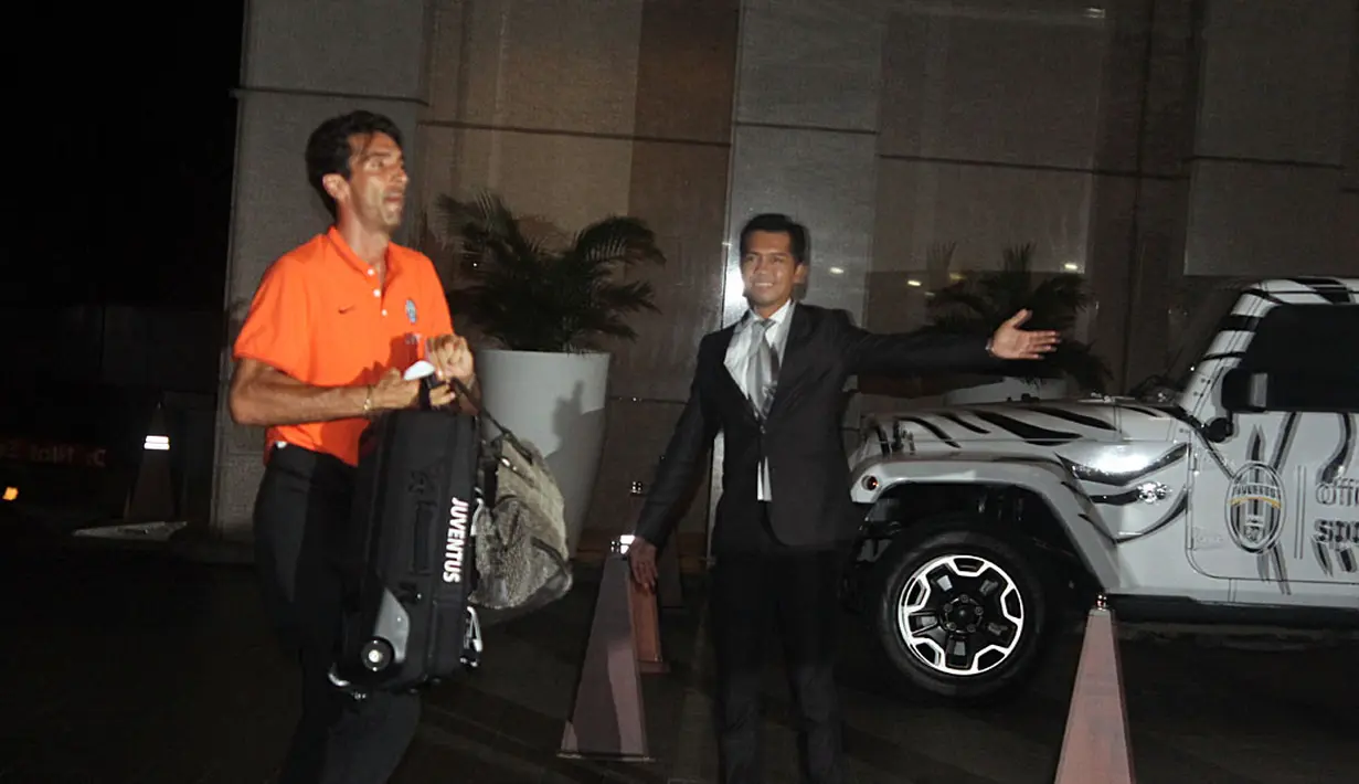 Penjaga gawang Juventus, Gianluigi Buffon, saat tiba di salah satu hotel yang ada di Jakarta pada Senin malam, (4/8/2014). (Istimewa)