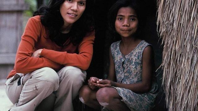 6 Potret Butet Manurung, Wanita Indonesia yang Terpilih Jadi Model Boneka Barbie