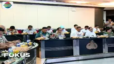Hadir pula dalam rakor ini Sekretaris Menko Polhukam Letjen TNI Agus Surya Bakti yang mewakili Menko Polhukam Wiranto.