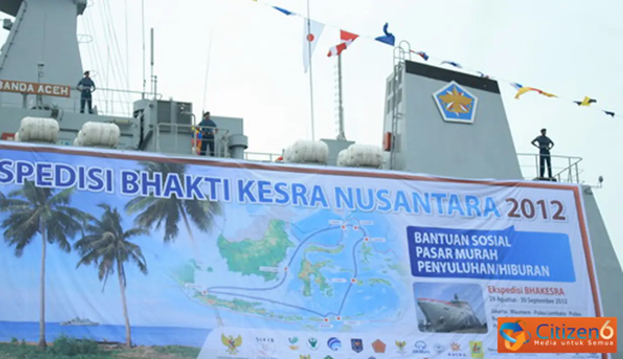 Citizen6, Jakarta: Asops Pangkolinlamil Kolonel Laut (P) Abdul Rasyid Kacong mengatakan bahwa salah satu unsur kapal perang jajaran Kolinlamil  KRI BAC - 593 mendukung pelaksanaan Bhakti Kesra Nusantara Bhakesra), Minggu (9/9). (Pengirim: Dispenkolinlamil