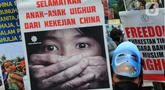 Massa yang tergabung dalam Aliansi Mahasiswa Islam (AMI) melakukan aksi unjuk rasa di depan Kedutaan Besar (kedubes) China, Kuningan, Jakarta Selatan, Jumat (3/2/2023). Aksi ini untuk menuntut Pemerintah China bertanggung jawab atas kematian ratusan muslim Uighur dalam tragedi berdarah Ghulja pada 5 Febuari 1997. (merdeka.com/Imam Buhori)