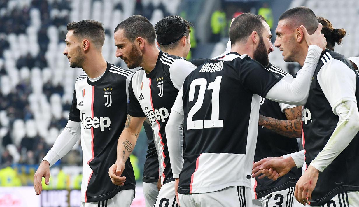 Bek Juventus, Leonardo Bonucci (kedua kiri) berselebrasi usai mencetak ke gawang Udinese selama pertandingan lanjutan Liga Serie A Italia di Stadion Allianz di Turin (15/12/2019). Juventus menang 3-1 atas Udinese. (Alessandro Di Marco / ANSA via AP)