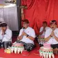 Bupati Tabanan, I Komang Gede Sanjaya berkomitmen menjaga adat serta budaya Bali, dengan menggelar Upacara Karya Ngenteg Linggih, Selasa (28/3/2023).
