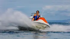 Ahmad Jalaluddin Rumi atau yang akrab disapa El Rumi mengalahkan YouTuber Winson Reynaldi di atas ring tinju. Pertandingan keduanya berlangsung di Holywings Sport Show 2, 12 Juni 2022. (Instagram/elelrumi)
