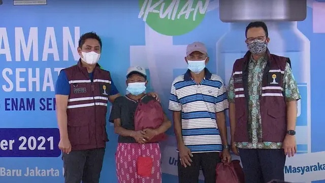 Penyerahan Sembako Acara Vaksinasi Massal