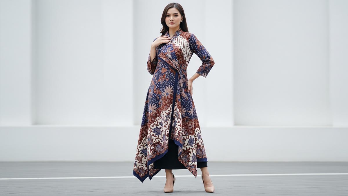 7 Model Tunik Batik Panjang dengan Detail Asimetris Modern untuk Segala Acara