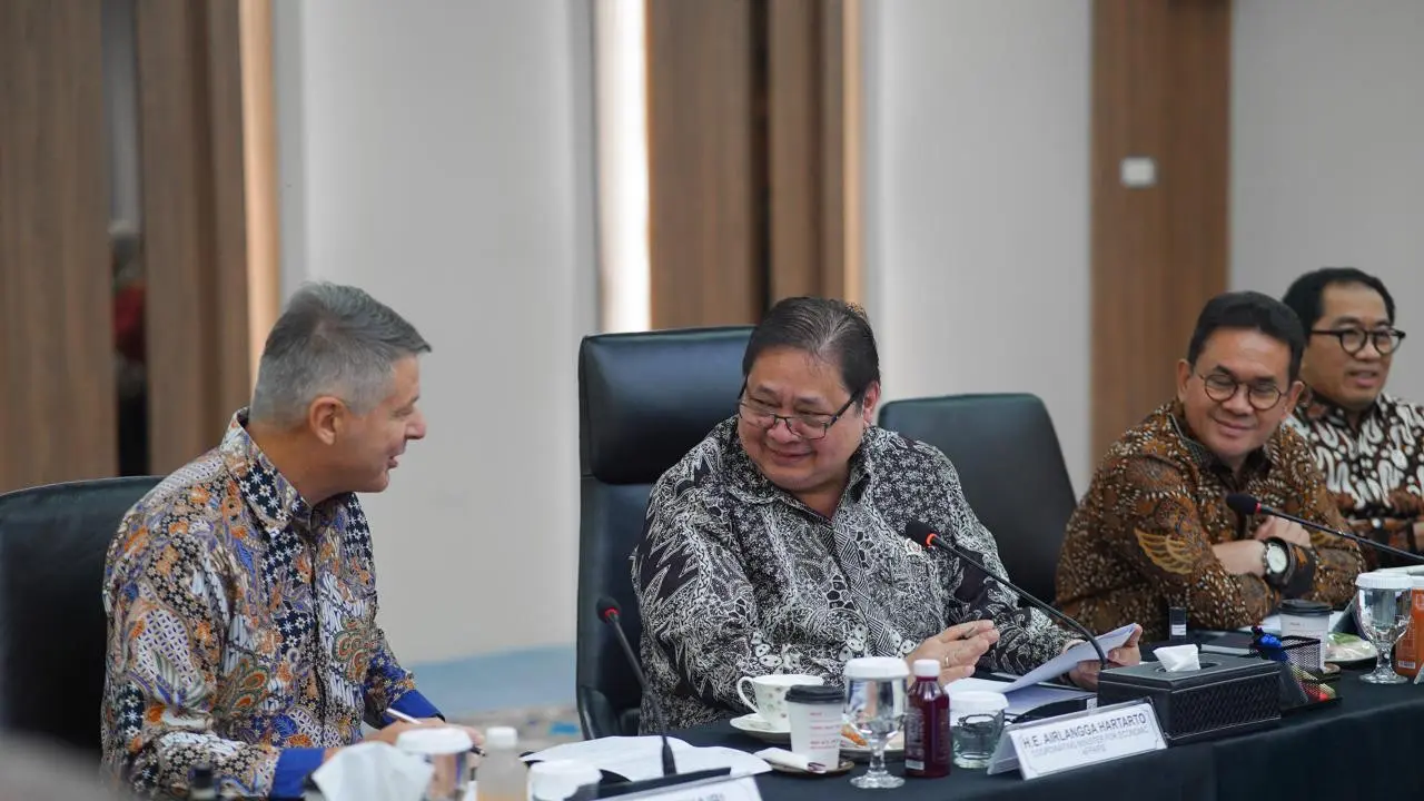 Menteri Koordinator Bidang Perekonomian Airlangga Hartarto, berdialog dengan delegasi Uni Eropa dan para Duta Besar Negara-Negara Anggota Uni Eropa. (Dok Kemenko Perekonomian)