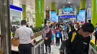 Puncak Arus Balik Libur Maulid Nabi, Puluhan Ribu Penumpang Kereta Api Turun di Jakarta