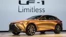 Kendaraan konsep Lexus LF-1 Limitless dipresentasikan di North American International Auto Show (NAIAS) di Detroit, Michigan, Senin (15/1). Nissan, Infiniti, dan Lexus meluncurkan konsep mobil baru dalam Detroit Auto Show. (AP Photo/Tony Ding, File)