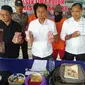 Polsek Lima Puluh Pekanbaru menangkap dua dukun palsu pengganda uang. (Liputan6.com/ M Syukur)