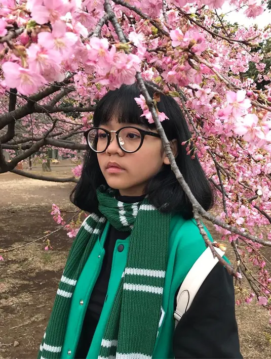 Cinta Kuya, gadis berusia 13 tahun ini ternyata menyukai KPOP dan kabarnya gaya berpakaiannya selama ini pun mengikuti para cewek di sana. (Instagram/cintakuya)