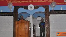 Citizen6, Surabaya: Ratusan Prajurit Komando Pendidikan Marinir begitu antusias memperingati Isra Miraj Nabi Muhammad SAW Tahun 1433 H yang digelar di Masjid Baitul Anwar, Kodikmar, Gunungsari, Surabaya, Selasa (10/7). (Pengirim: Penkobangdikal)
 