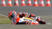 Pembalap Repsol Honda, Marc Marquez, saat beraksi pada kualifikasi MotoGP Prancis 2016, Sabtu (7/5/2016). (JEAN-FRANCOIS MONIER / AFP)