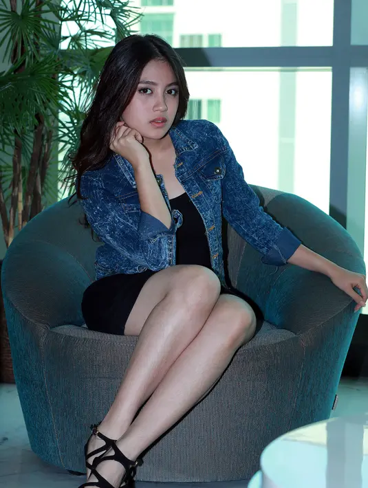 Ditemui di SCTV Tower pada Selasa (22/12/2015), wanita cantik ini mengaku sempat canggung ketika pertama kali bertemu dengan lawan mainnya, Boy William dan Herjunot Ali yang lebih senior di dunia akting. (Deki Prayoga/Bintang.com)