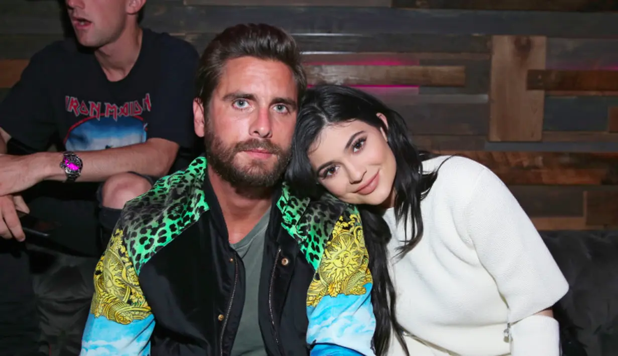 "Tidak (mengurusnya). Semuanya baik. Mereka mengerti. Mereka orang yang baik. Mereka akan tahu (cara mengurus bayi)," ujar Scott. (International Business Times)