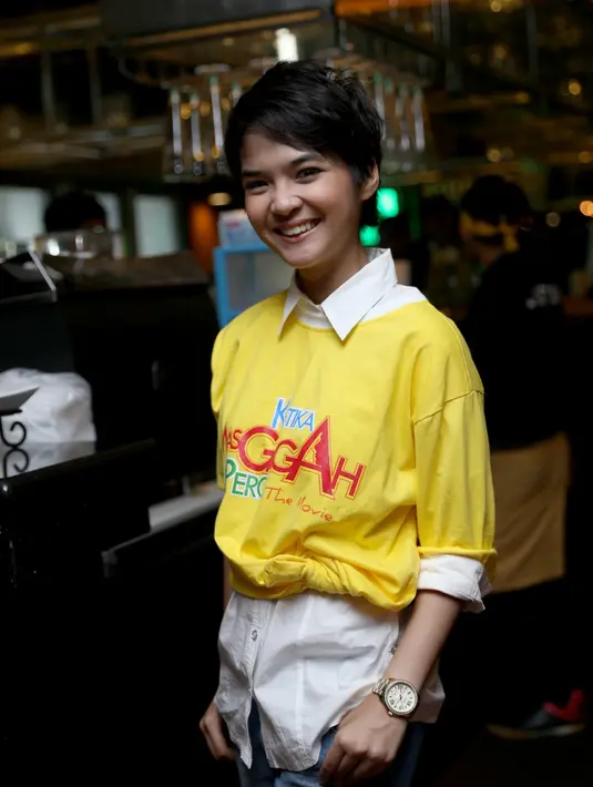 Meski peran yang dimainkannya memiliki tanggung jawab besar, mahasiswi Universitas Trisakti ini mengaku cukup terbantu dengan dukungan orang tua dan kawan-kawan terdekatnya.  (Andy Masela/Bintang.com)