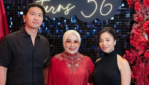 6 Potret Nikita Willy di Ultah Ibunda ke-56, Elegan dengan Gaun Hitam Halter Neck
