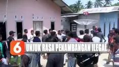 Para nelayan menilai keberadaan penambangan timah di pantai dekat kampung mereka ini sangat merugikan.