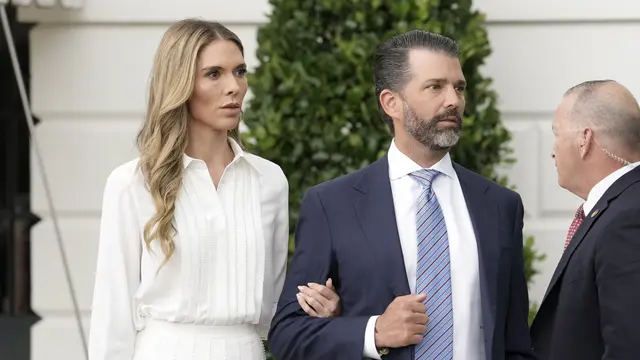 Donald Trump Jr. dan Bettina Anderson. (Oliver Contreras / AFP).
