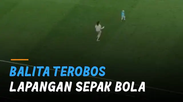 Balita ini tak suka saat para pemain menjauh.